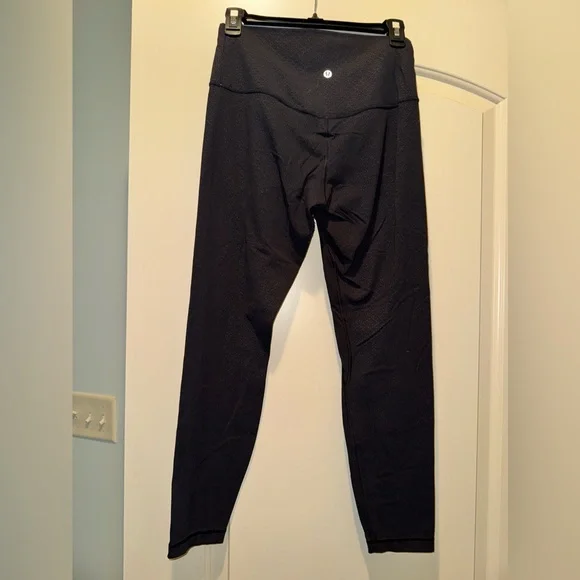 lululemon athletica Textured Black Align Leggings 25’ - Picture 2 of 3